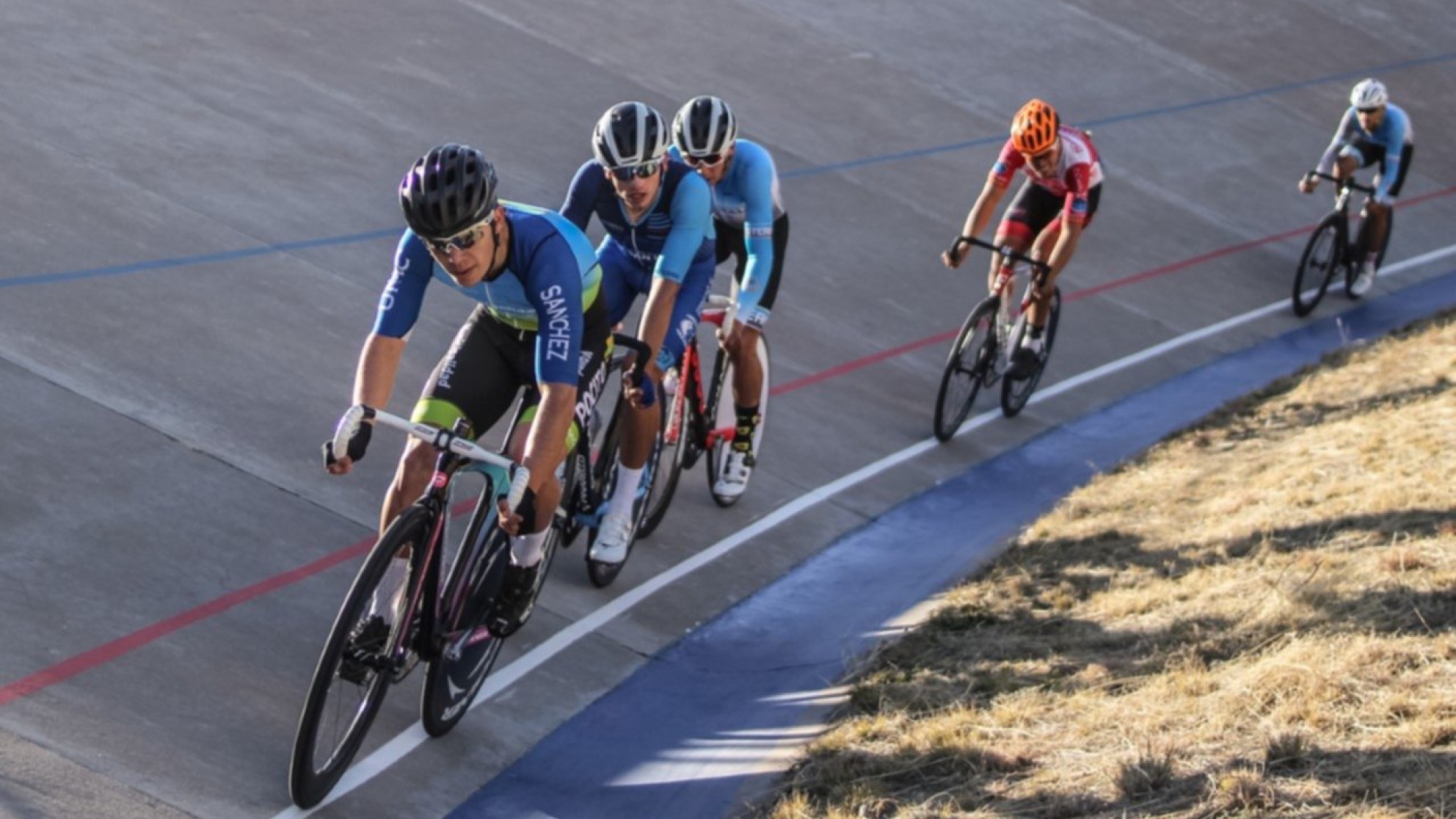 Tomás Moyano venció en el regreso al Velódromo Ernesto Contreras